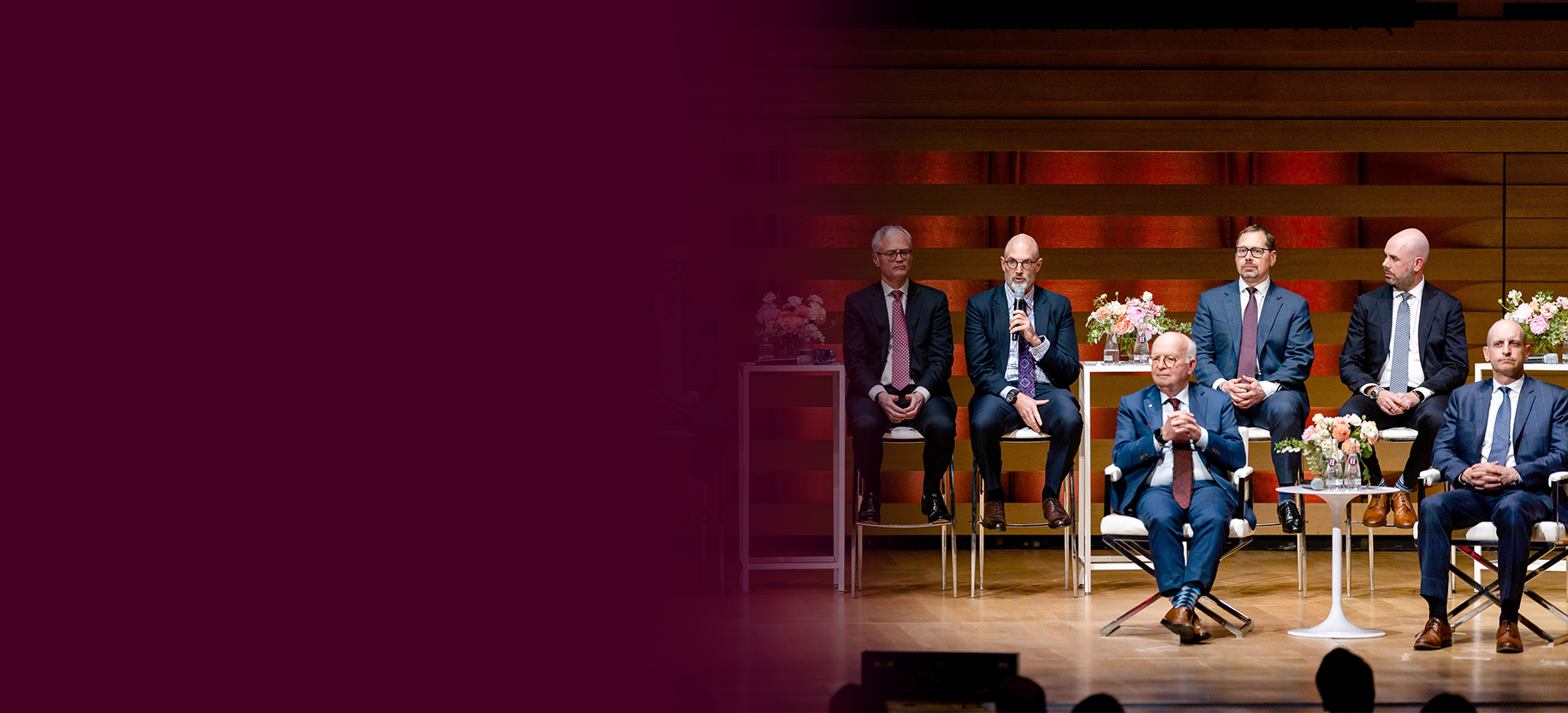 Des membres de l’équipe des placements de Burgundy sur scène lors du Forum Burgundy annuel
