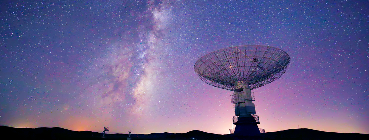 Radio telescopes and the Milky Way at night